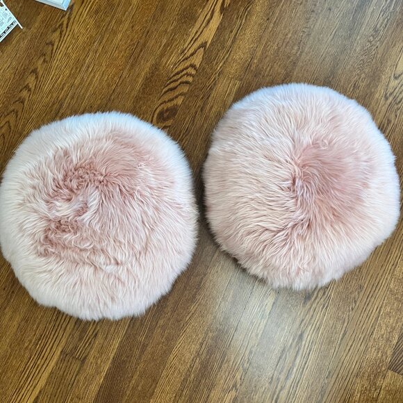 Article (Retired) Lanna Round Pink Sheepskin Pair of Pillows - EUC - So Soft! - Picture 2 of 11